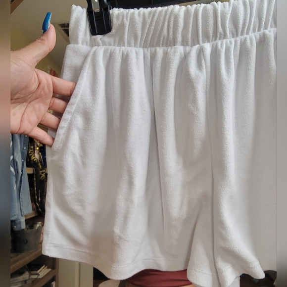 Two piece, button top, stretch shorts with pockets - Picture 6 of 7